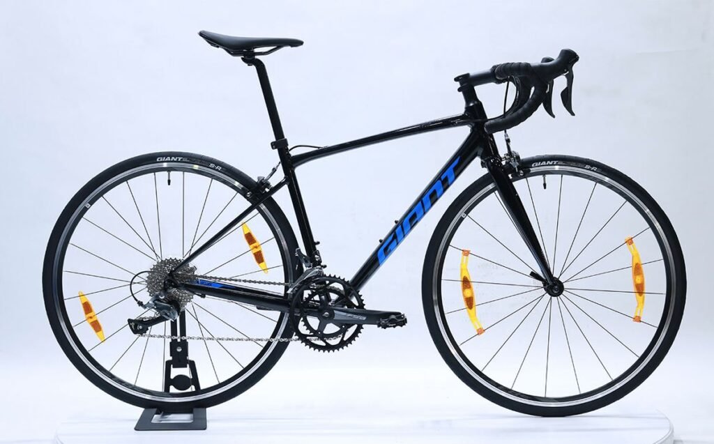 Giant Contend 3 affordable road bike for beginners