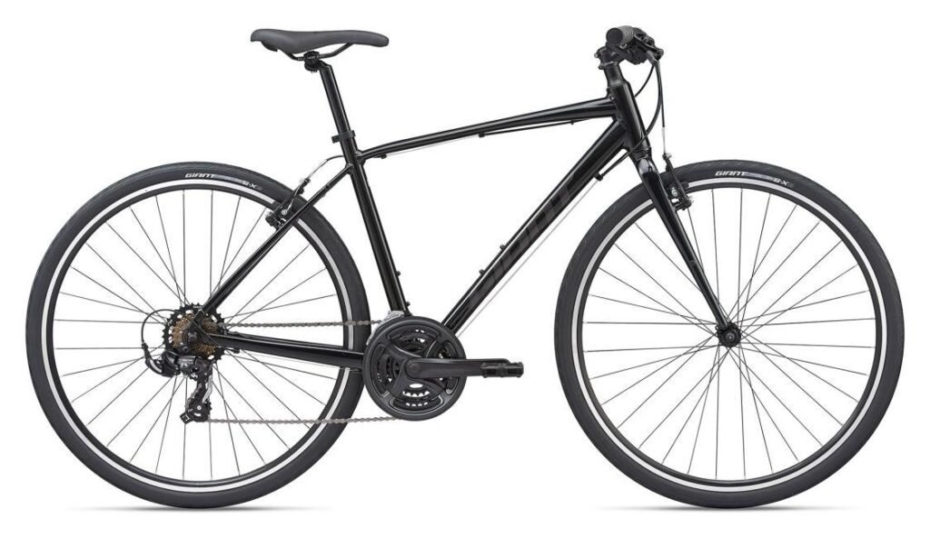 Giant Escape 3 hybrid bike for commuting, featuring ALUXX aluminum frame and versatile Shimano drivetrain.